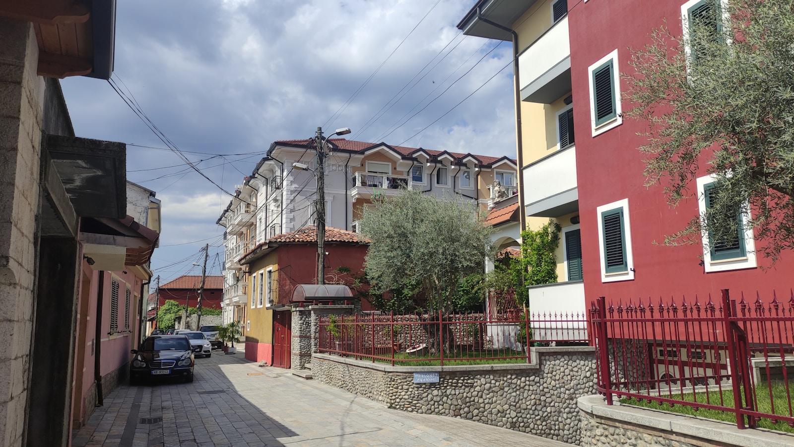 Rr. Kodra e Diellit