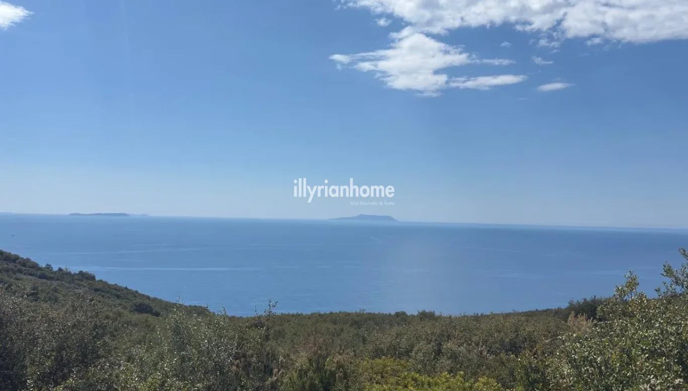 Shitet, Tokë me pamje nga deti "Gjipe" - Vlorë