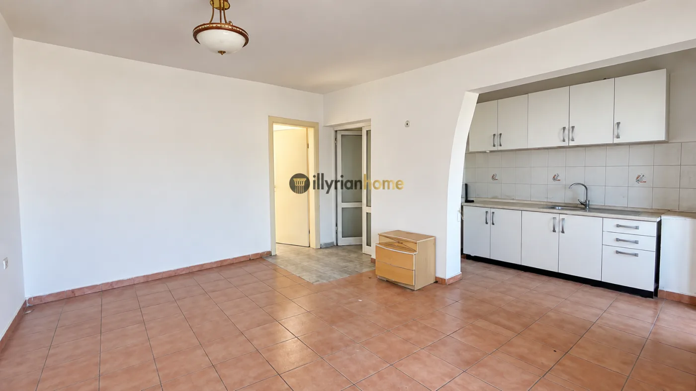 QIRA | APARTAMENT 3+1 | PRANË MINISTRISË SË DREJTËSISË