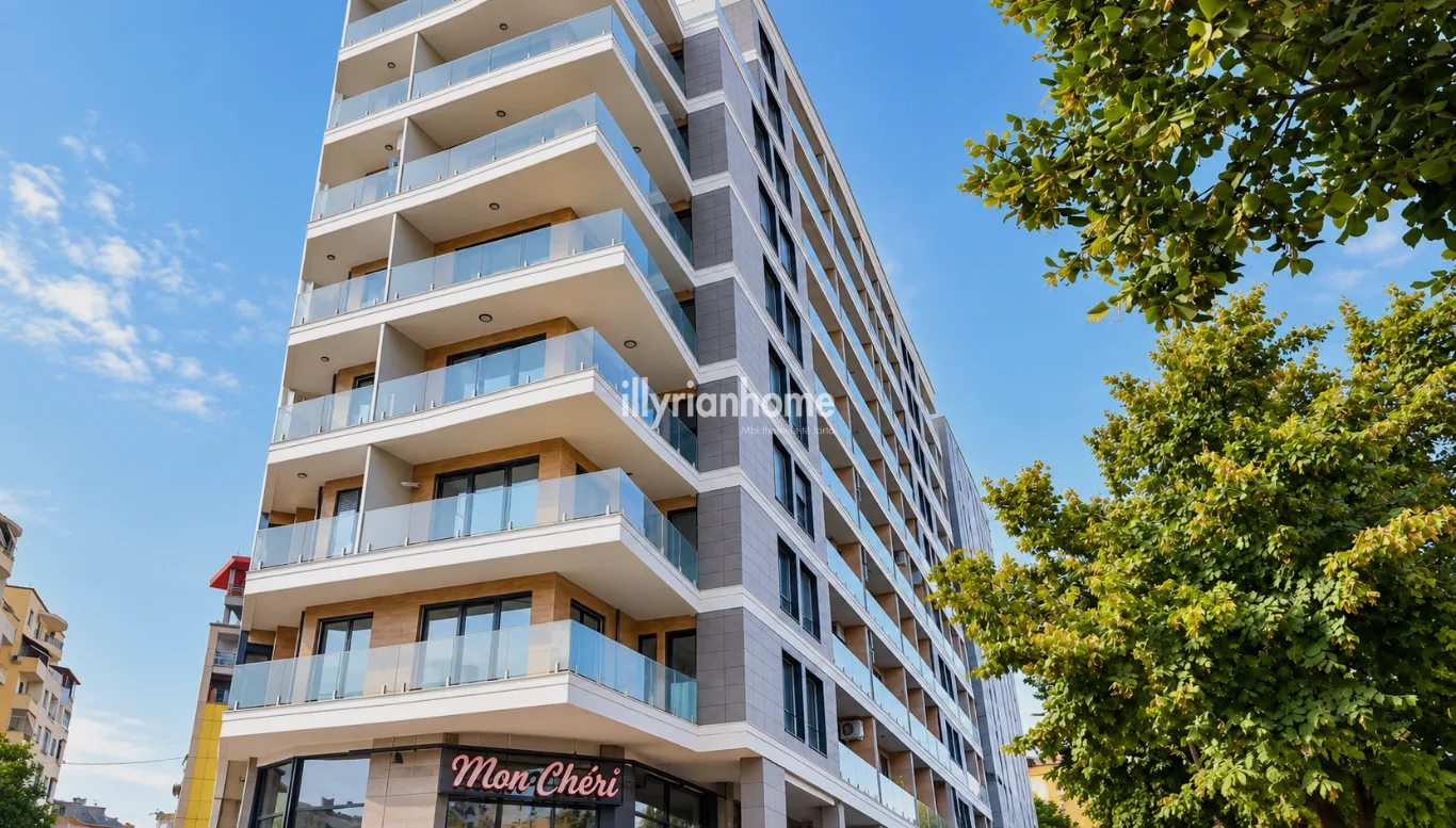 EKSKLUZIVE | SHITET, APARTAMENT 1+1 ME BALLKON TË MADH – RRUGA E DIBRËS, TIRANË - Image 1