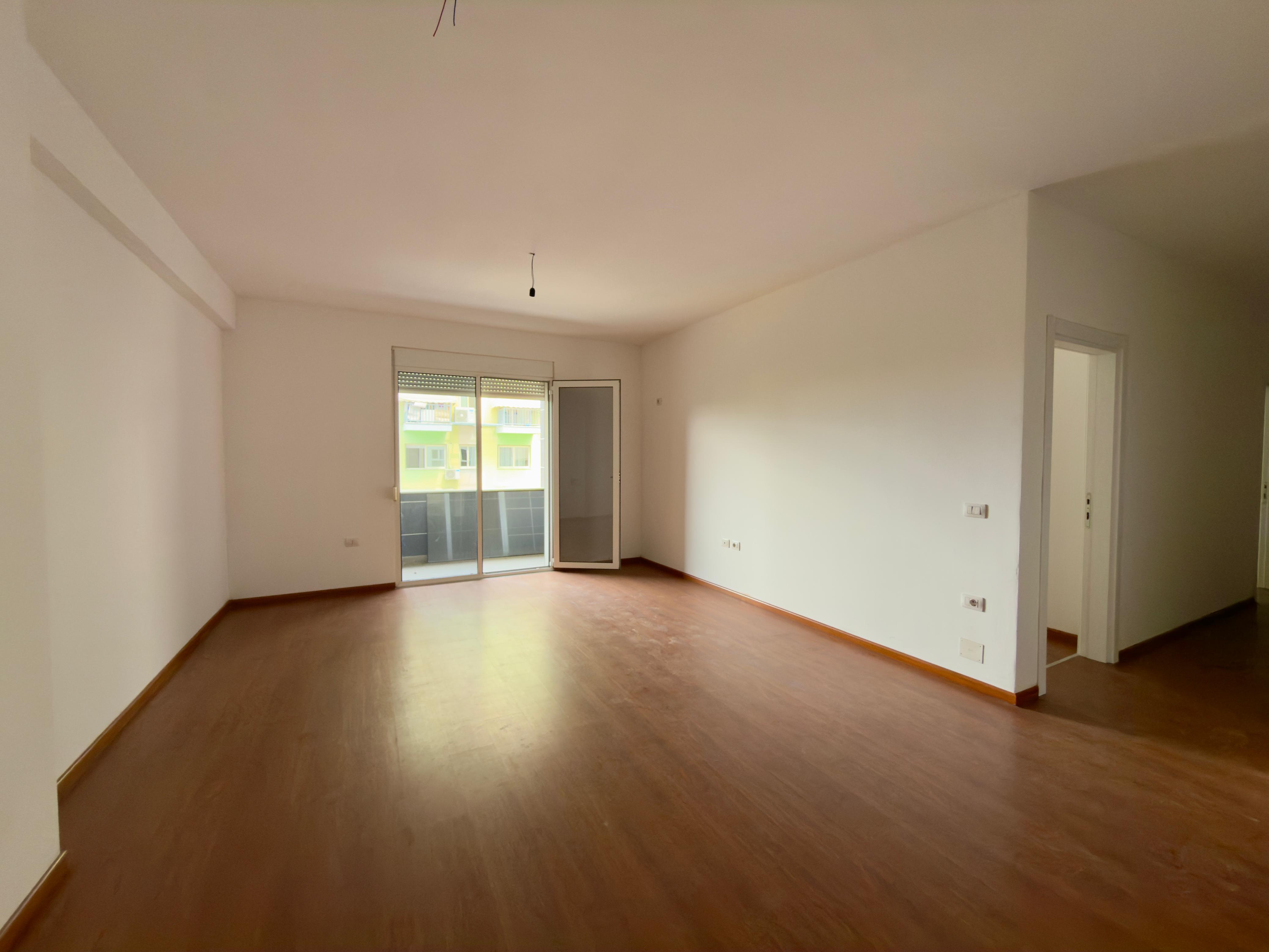 Zur Miete, 2+1+2 Wohnung, 2 Bäder, "21 Dhjetori", Tirana.