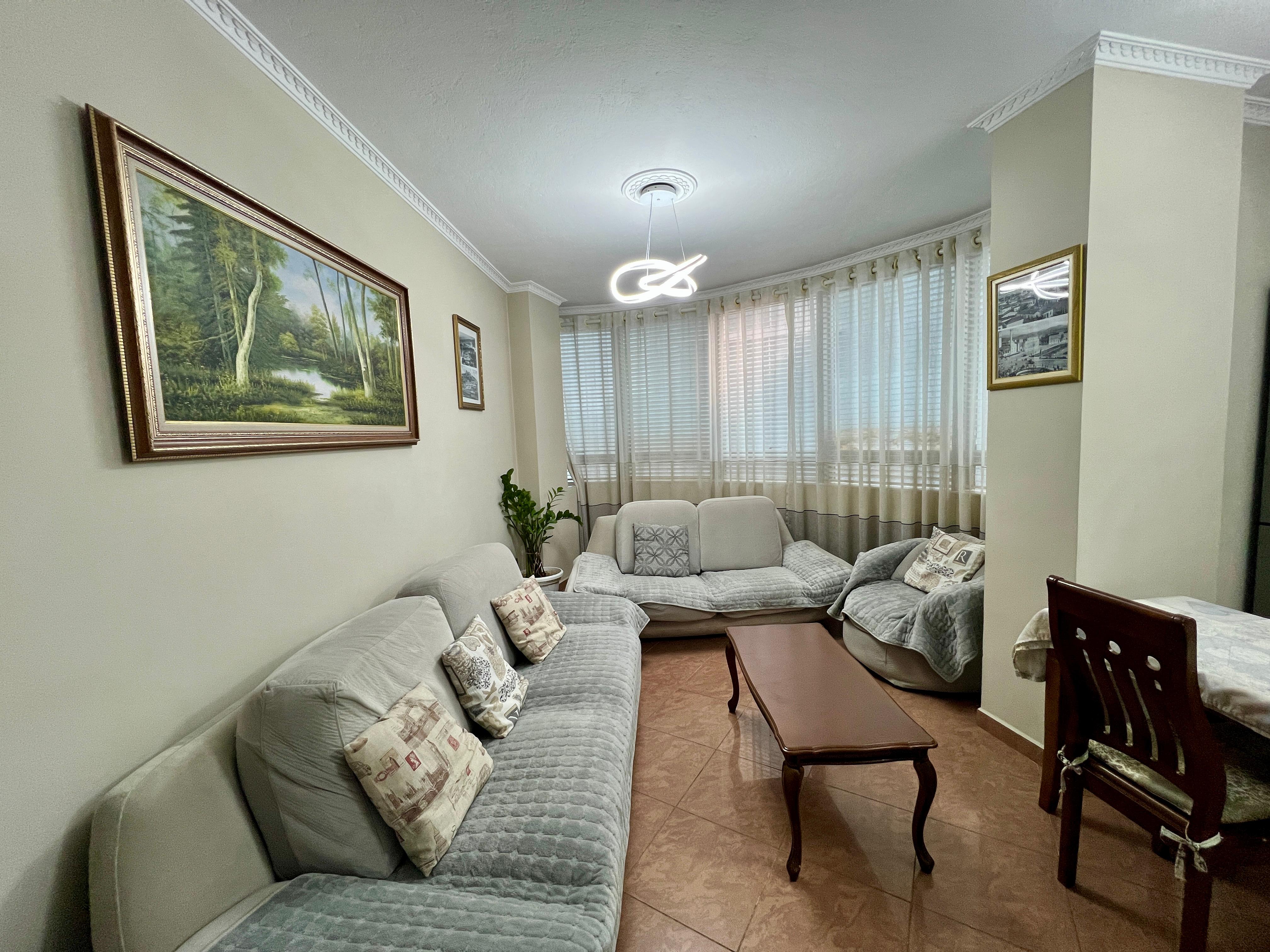 Zur Miete, 2+1+2 Wohnung mit 2 Bädern, Rruga e Kavajës, Tirana.