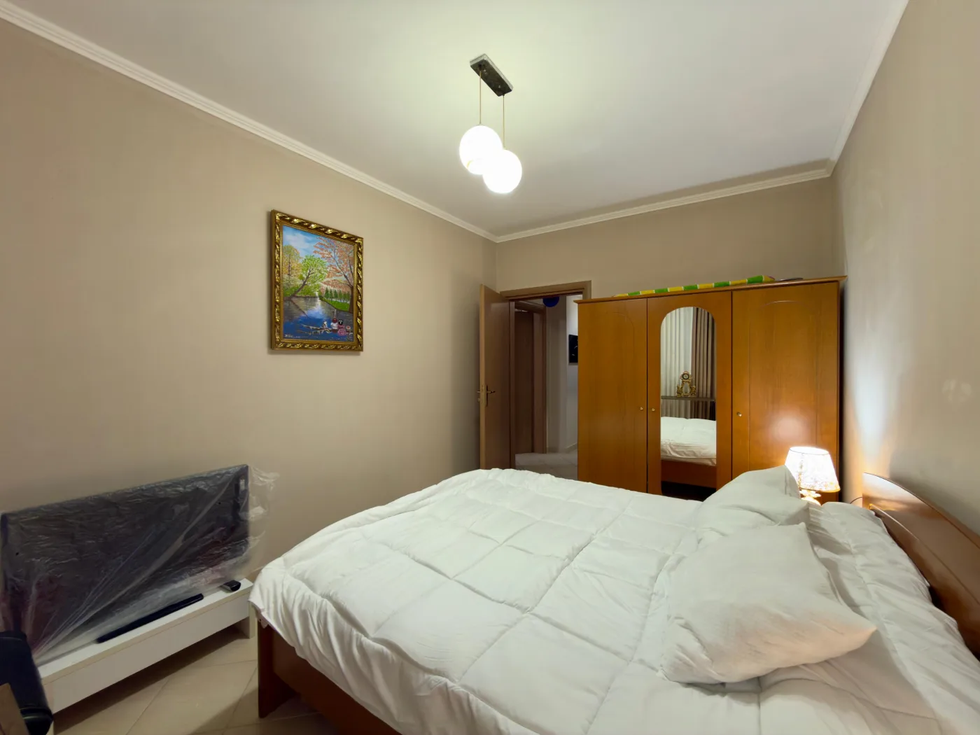 For rent Furnished 1+1 Apartment, located on “Shëtitoren”, opposite “Hotel 1 Maji”, Pogradec. 3