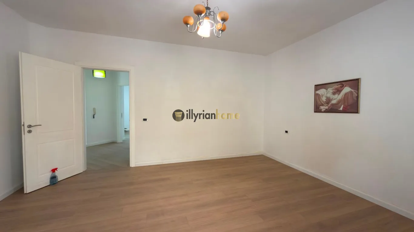 For rent, 2+1 apartment | Rruga Pashko Vaso - Image 2