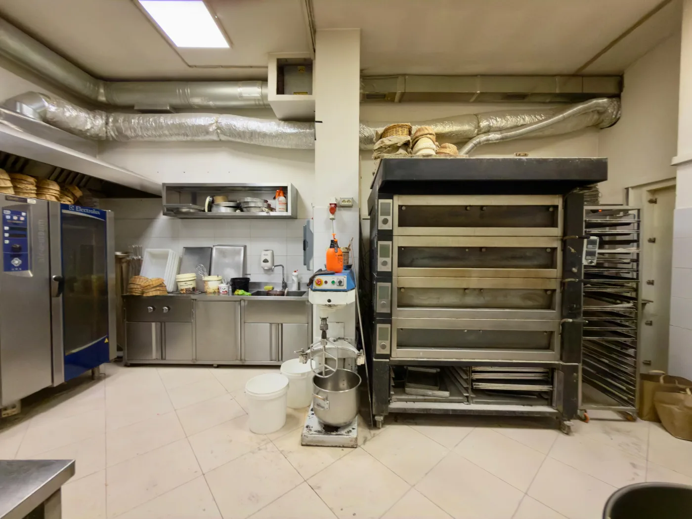 Εξαιρετικό | Εμπορικός Χώρος προς Πώληση | Magnet Complex, κοντά στο Πάρκο 21ης Δεκεμβρίου και τον πρώην Σύλλογο Παρτιζάνι 7