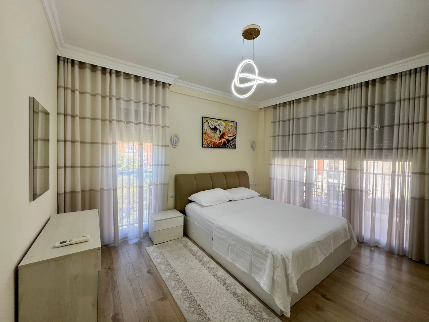 Zu vermieten: 2+1+3-Wohnung mit 3 Bädern, Pazari i Ri, Tirana 3