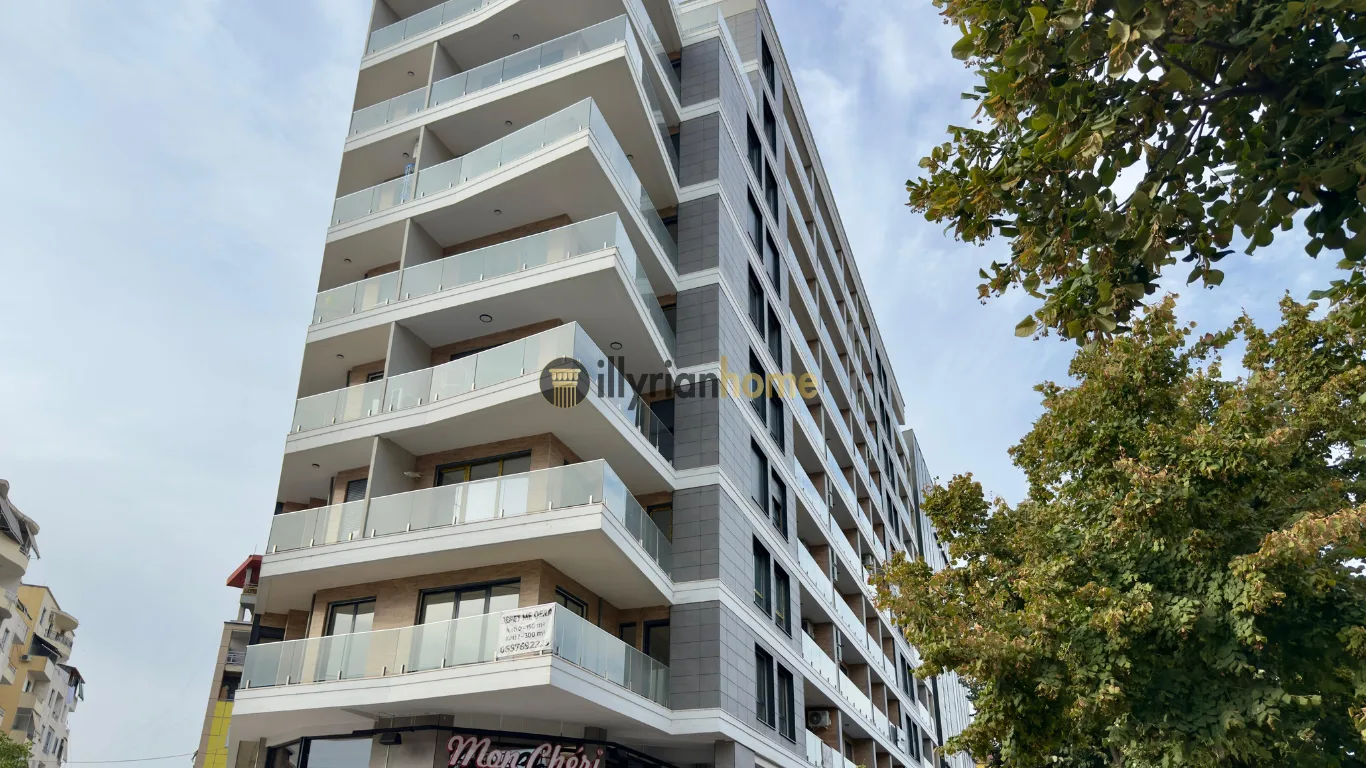 SHITET, APARTAMENT 1+1 ME BALLKON TË MADH – RRUGA E DIBRËS, TIRANË - Image 1