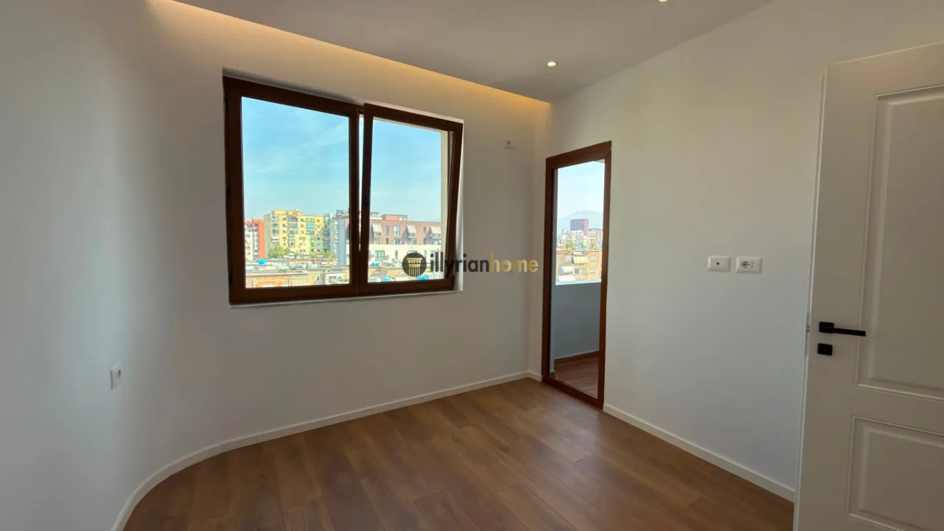 For sale, 2+1 apartment with restored balcony and high-quality finishes on Fadil Bodinaku Street, former New Tirana Station – Nishanaku Bridge. - Image 2