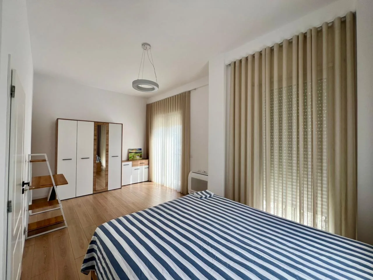 Zur Miete, 3-stöckige Villa "Mjull Bathore", Tirana - Image 19