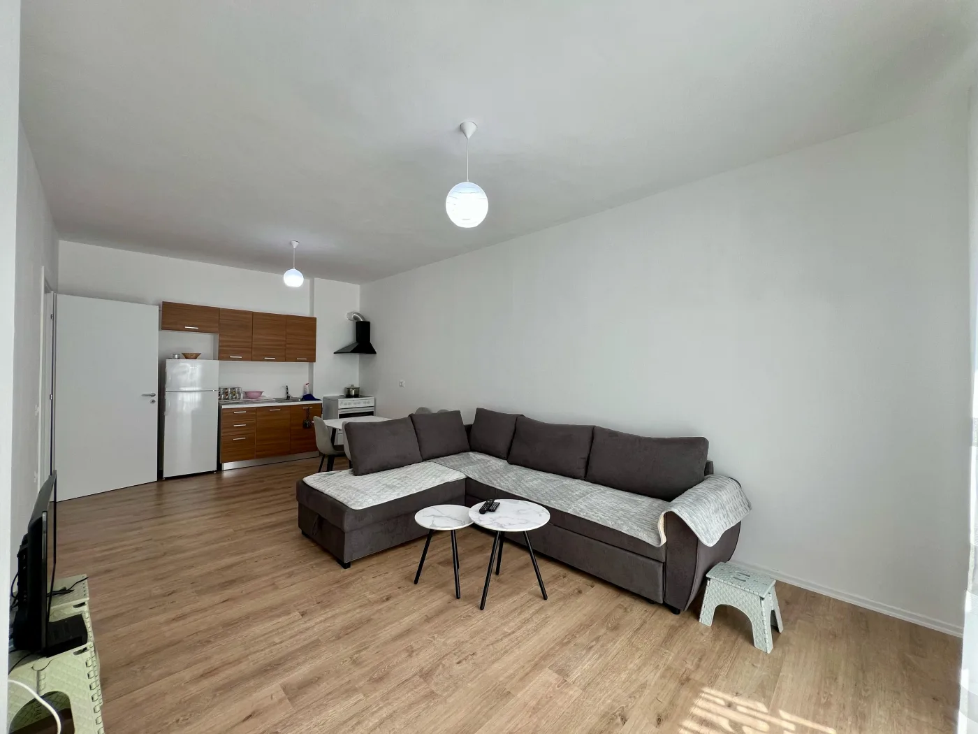 Zur Miete, Wohnung 2+1, “Paskuqan”, Tirana. 4