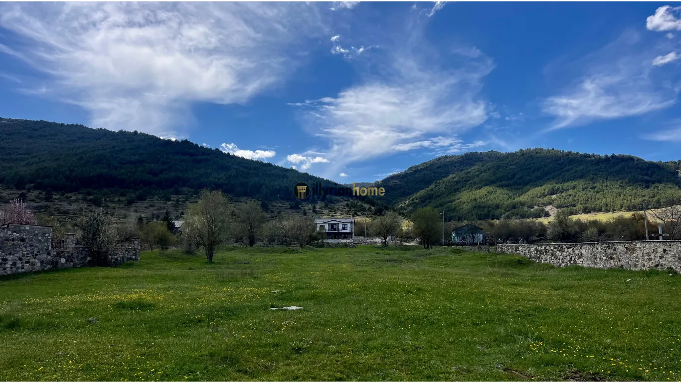 Exclusive land for sale in Voskopojë, Korçë - Image 1