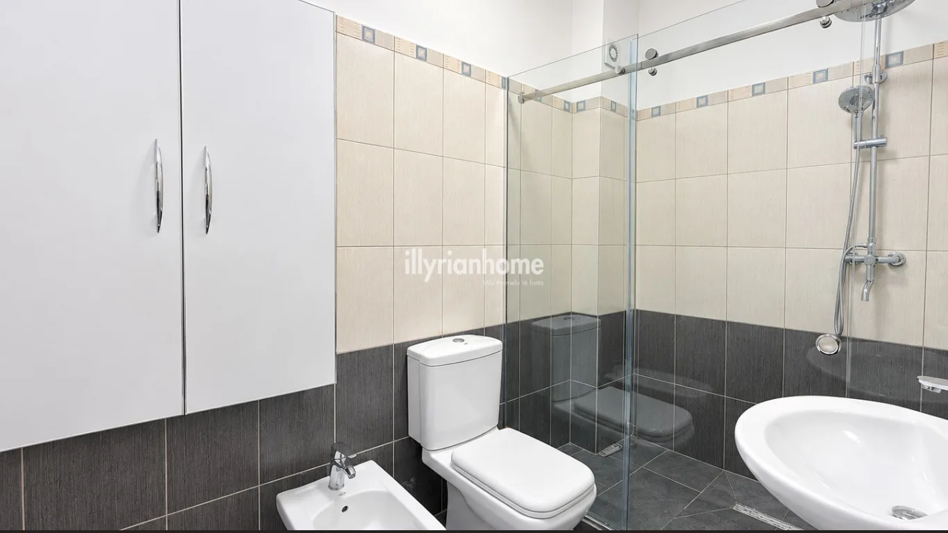 EKSKLUZIVE | JEPET ME QIRA APARTAMENT 1+1 ME PAMJE NGA DETI – RROTA E KUQE, DURRËS - Image 11