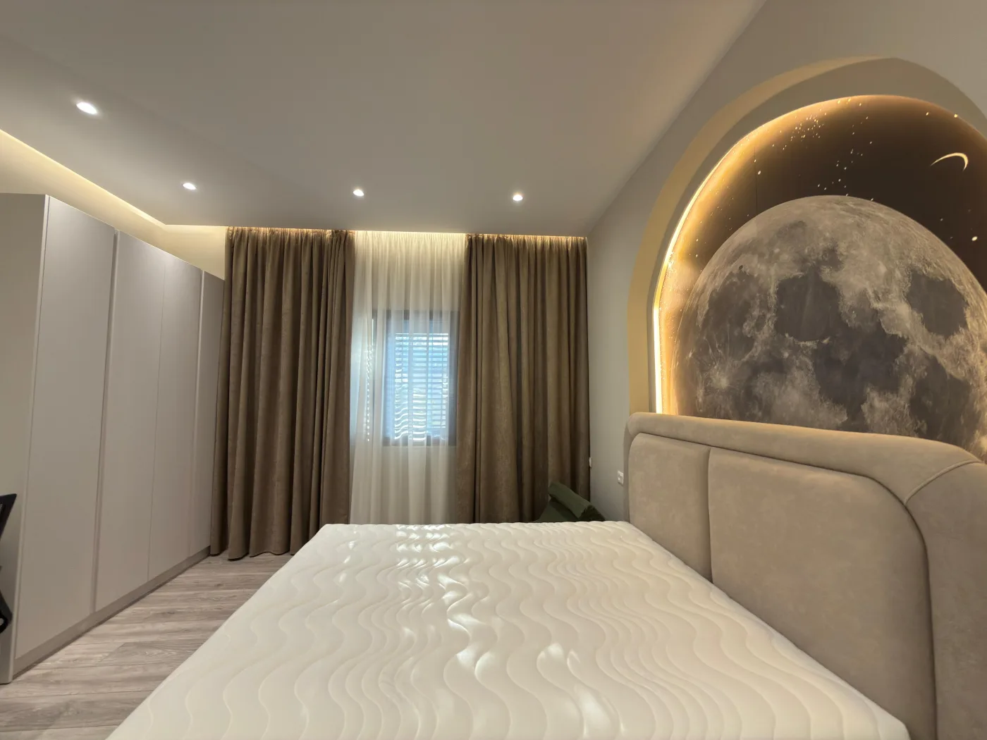 In vendita: Villa ultra-lussuosa su 3 piani con terrazza panoramica, piscina, palestra, cortile privato e parcheggio per 6 auto a Liqeni i Thatë, Tirana. - Image 12