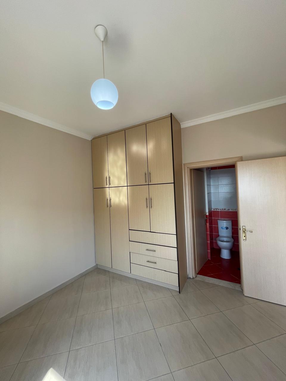 For sale, 2+1+2 apartment with 2 bathrooms, near Loni Papuciu Stadium, Fier. 4