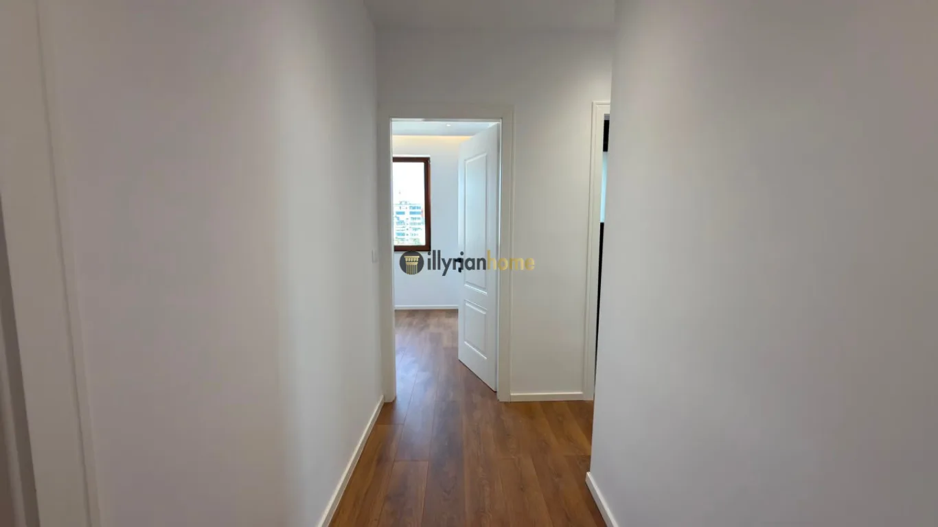For sale, 2+1 apartment with restored balcony and high-quality finishes on Fadil Bodinaku Street, former New Tirana Station – Nishanaku Bridge. - Image 4