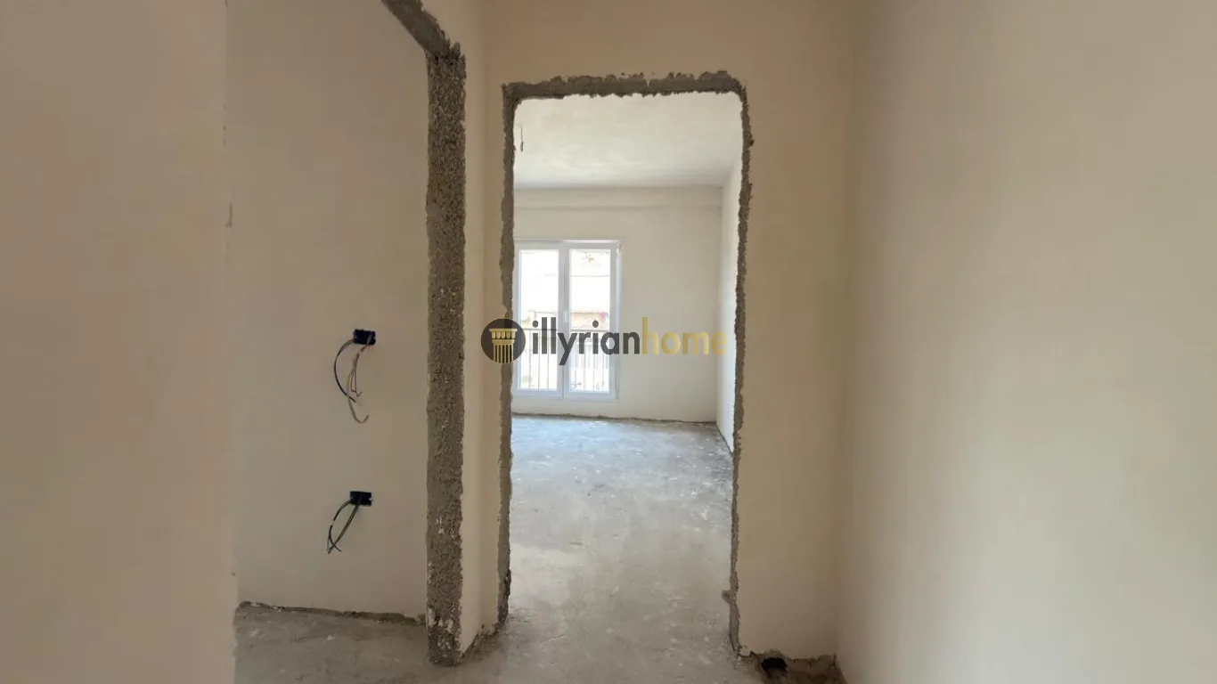 For sale | 2+1 apartment with balcony – Rruga "Mihal Grameno", Tiranë - Image 2