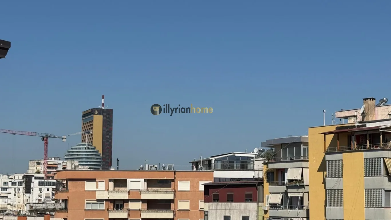 1+1 apartment with a large veranda near Pazar i Ri - Image 9