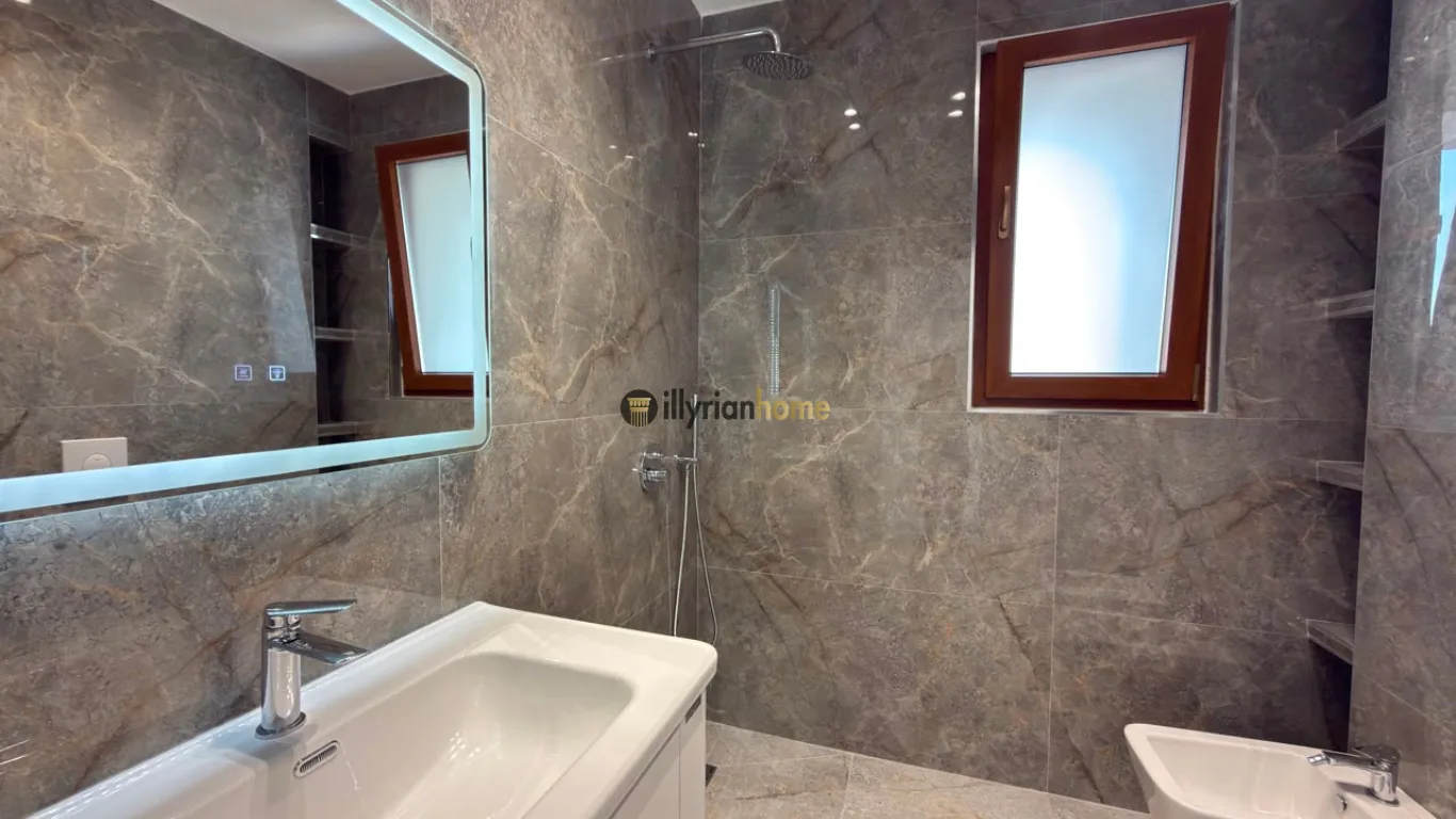 For sale, 2+1 apartment with restored balcony and high-quality finishes on Fadil Bodinaku Street, former New Tirana Station – Nishanaku Bridge. - Image 5