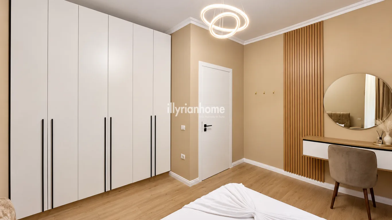 JEPET ME QIRA | APARTAMENT 2+1 + GARAZH | PRANË XHAMISË SË SELITËS- I Restauruar dhe i Mobiluar - Image 8