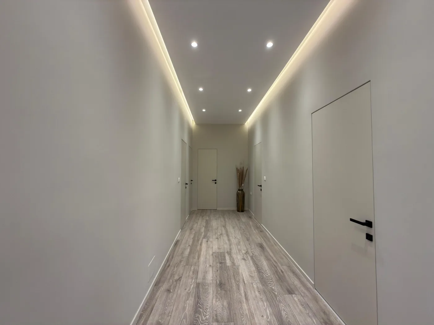Vermieten Super Luxury 3-Story Villa + Dachboden mit Pool, Fitnessraum, Private Yard und Parkplatz für 6 Autos an diesem See, Tirana. 17