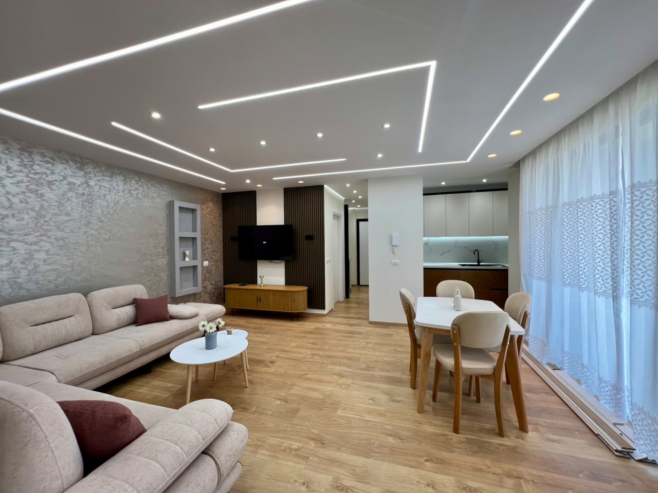 For rent, 2+1 apartment with parking, "Ish Dogana", Tirana. 4