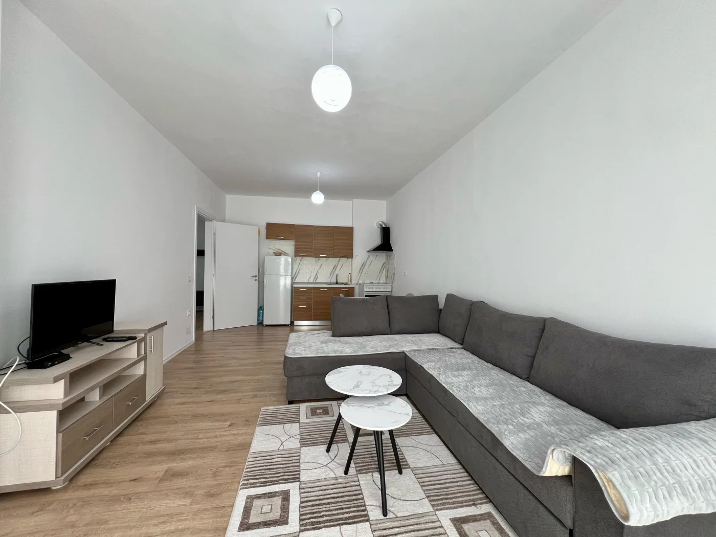 Zur Miete, Wohnung 2+1, “Paskuqan”, Tirana. 11