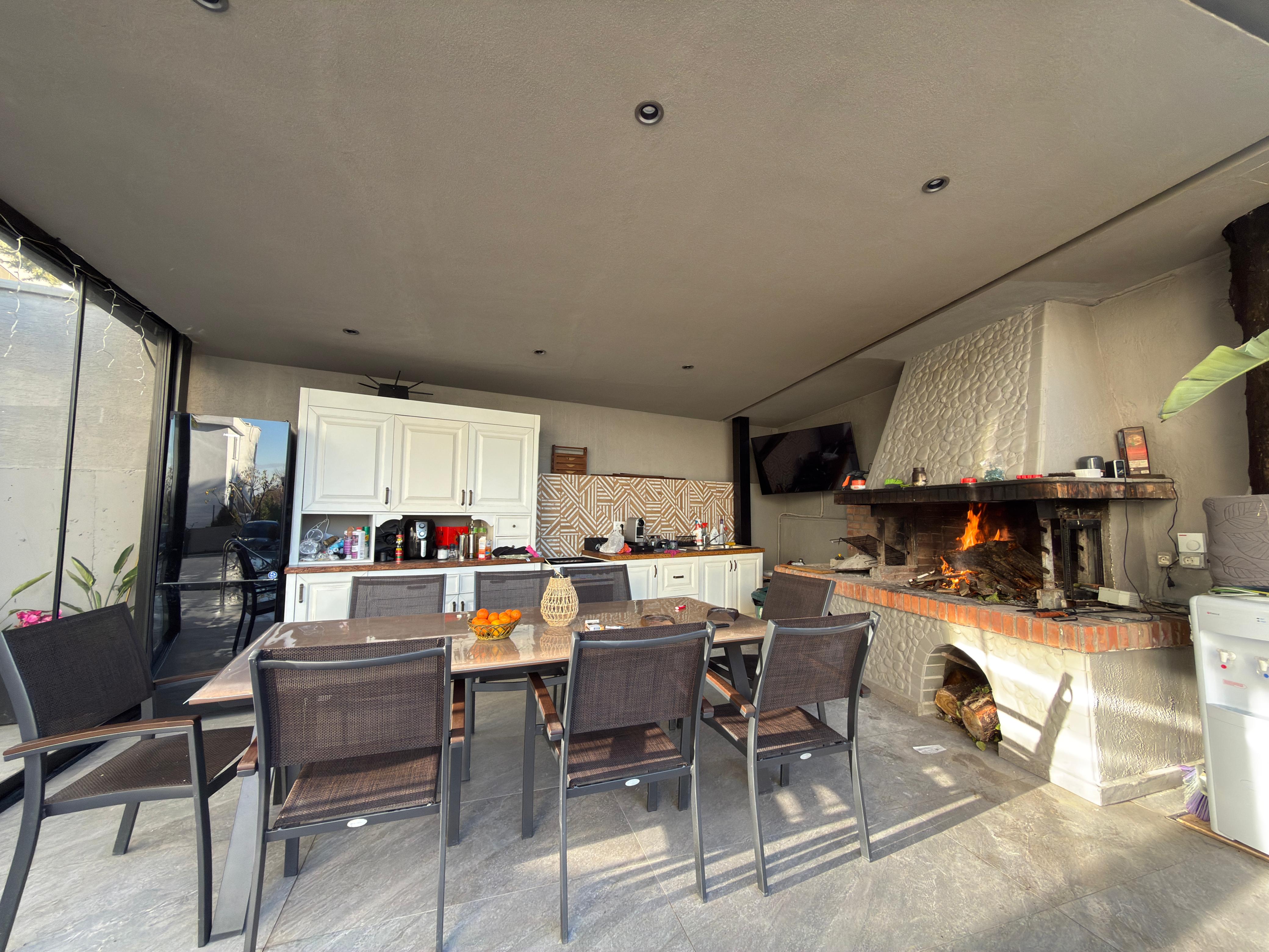 For rent: Ultra-luxury 3-story villa with a rooftop terrace, swimming pool, gym, private courtyard, and parking for 6 cars near Lake Liqeni i Thatë, Tirana. 19
