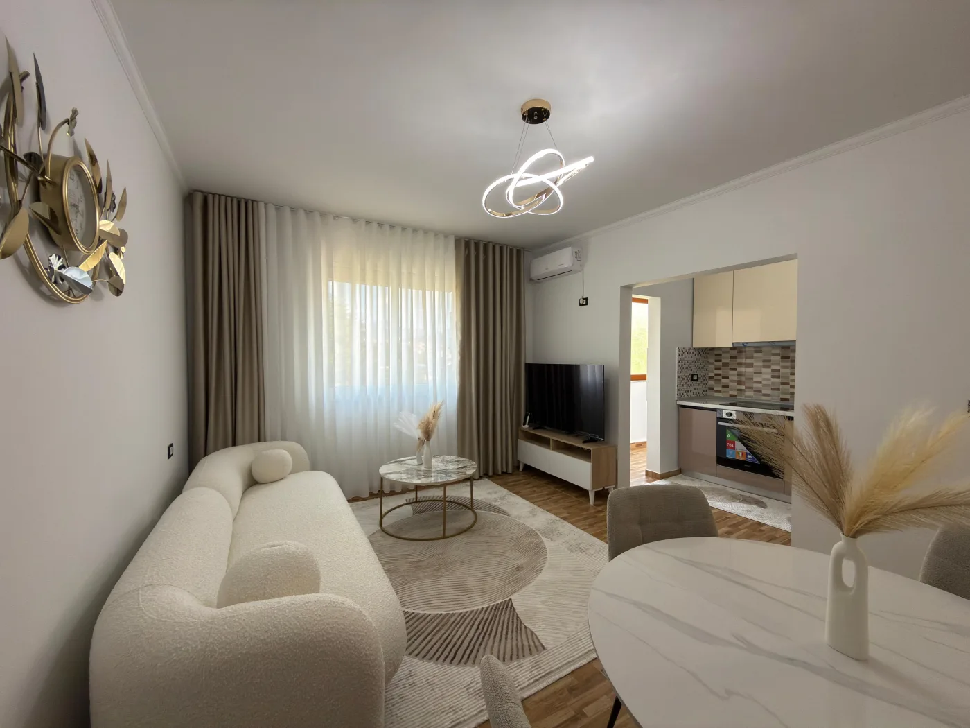 Esclusivo, un appartamento di lusso appena arredato 1+1 in affitto nella zona Allias, Tirana 2