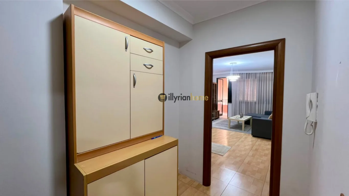 Zur Miete: 2+1+2 Wohnung mit 2 Badezimmern, Rruga e Kavajës, Tiranë. - Image 9