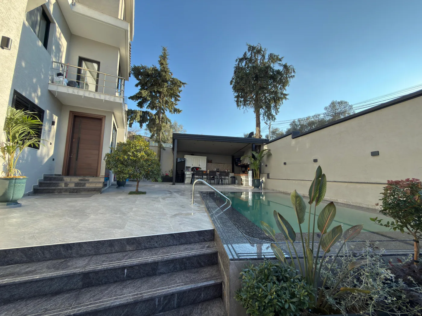 Vermieten Super Luxury 3-Story Villa + Dachboden mit Pool, Fitnessraum, Private Yard und Parkplatz für 6 Autos an diesem See, Tirana. 6
