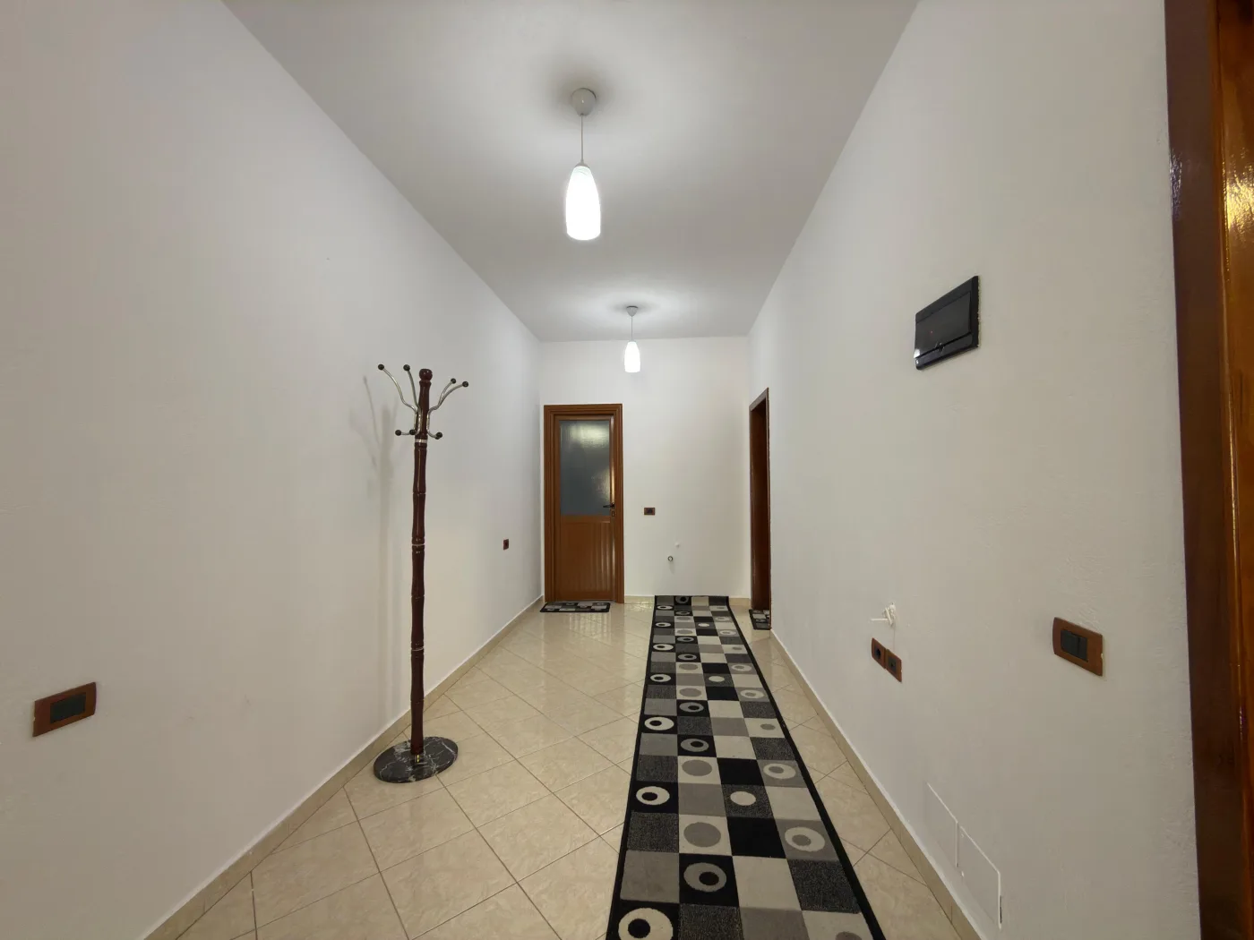 Shtëpi private me qira | Ideale për familje, diplomatë dhe staf ndërkombëtar | 3 parkime - Image 15