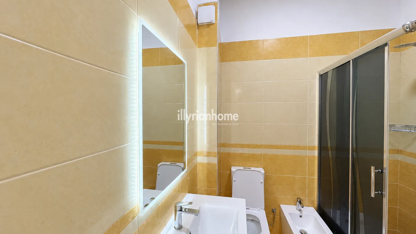 JEPET ME QIRA | APARTAMENT 2+1 + GARAZH | PRANË XHAMISË SË SELITËS- I Restauruar dhe i Mobiluar - Image 3