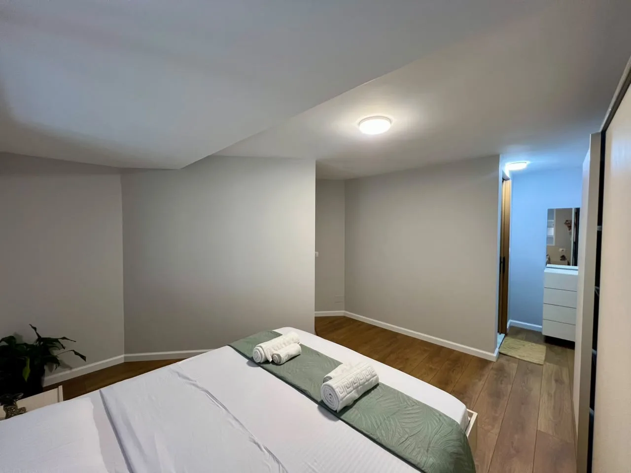 Shitet Duplex Luksoz, Gati për Banim ose Airbnb, pranë Liqenit të Thatë - Image 7