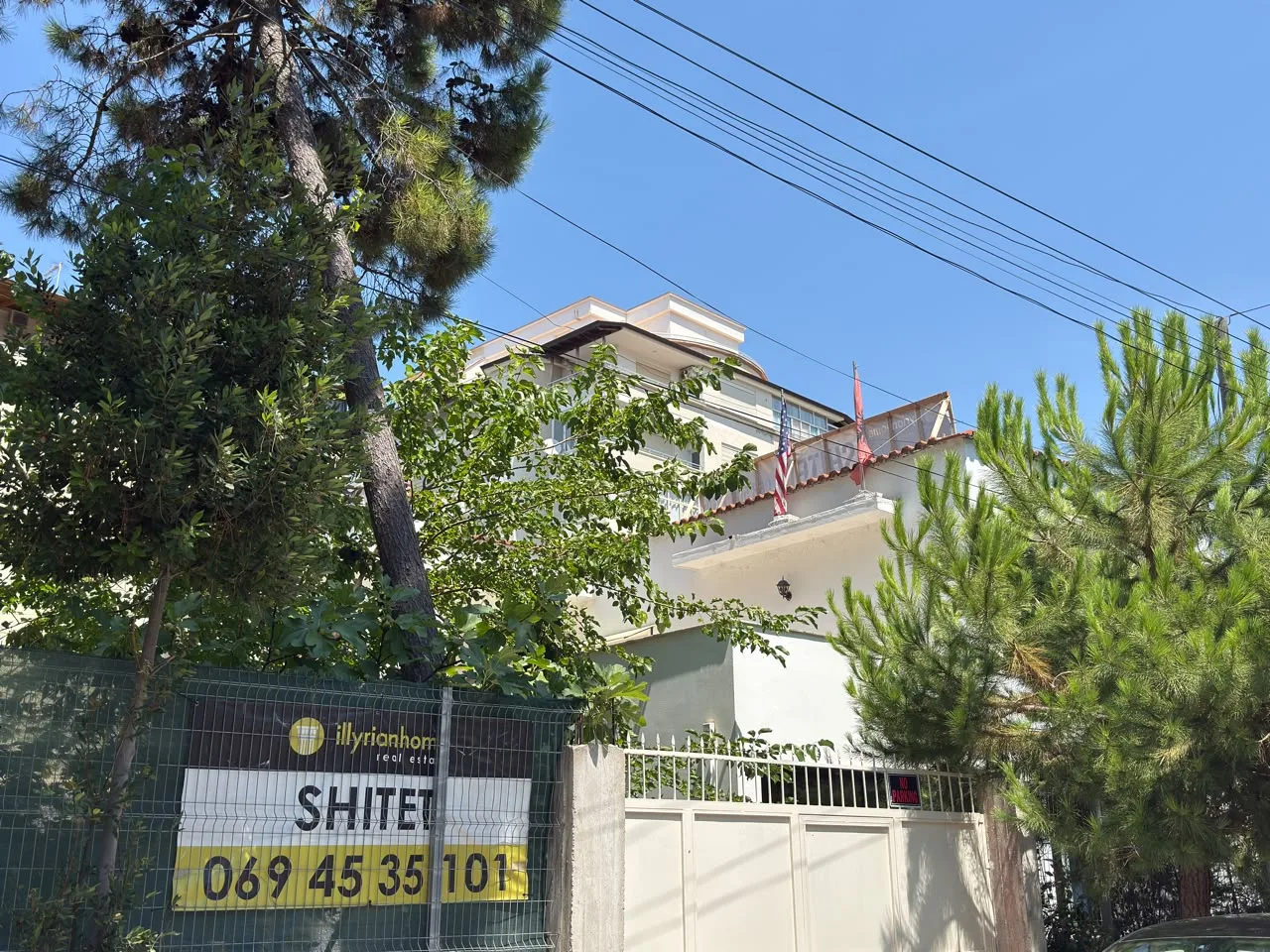 Propriedade exclusiva, casa de dois andares à venda em Bregdet, com quintal privado — um raro investimento em Shkëmbi de Kavajë 15