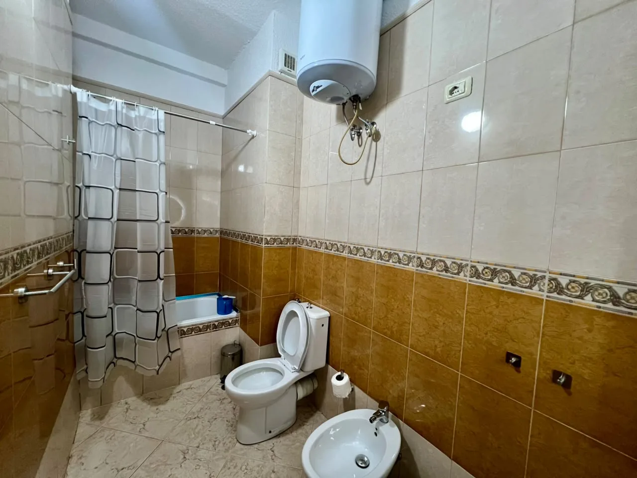 Zur Miete wurde eine möblierte 2+1-Wohnung mit 2 Balkonen in der Kossovarëve-Straße vermietet. - Image 5