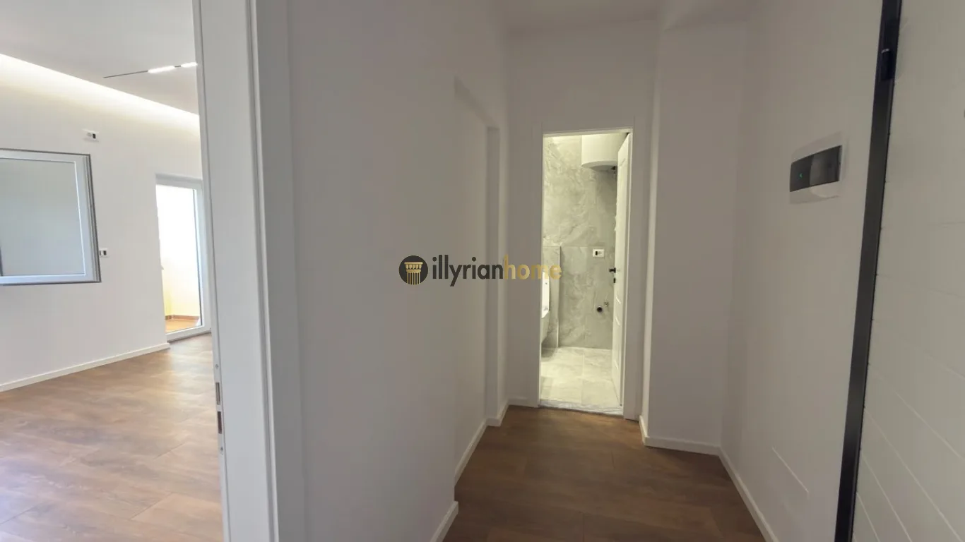 IN VENDITA | Appartamento moderno 1+1, in via Bardhyl | Vicino al liceo di Çajupi - Image 2