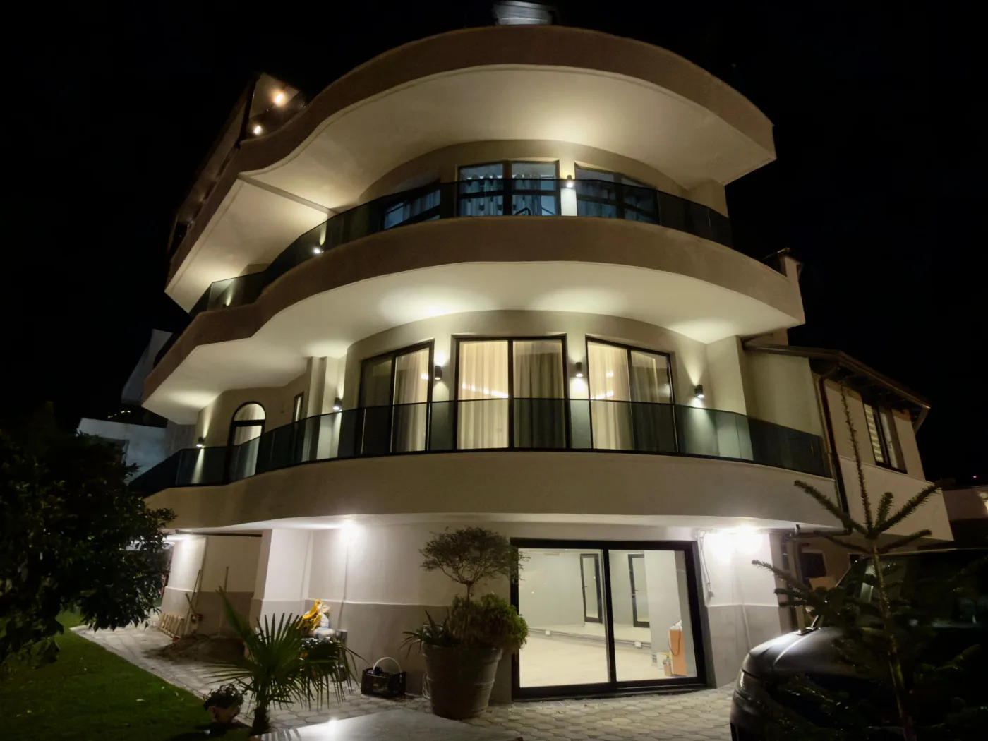 Vermieten Super Luxury 3-Story Villa + Dachboden mit Pool, Fitnessraum, Private Yard und Parkplatz für 6 Autos an diesem See, Tirana. 12
