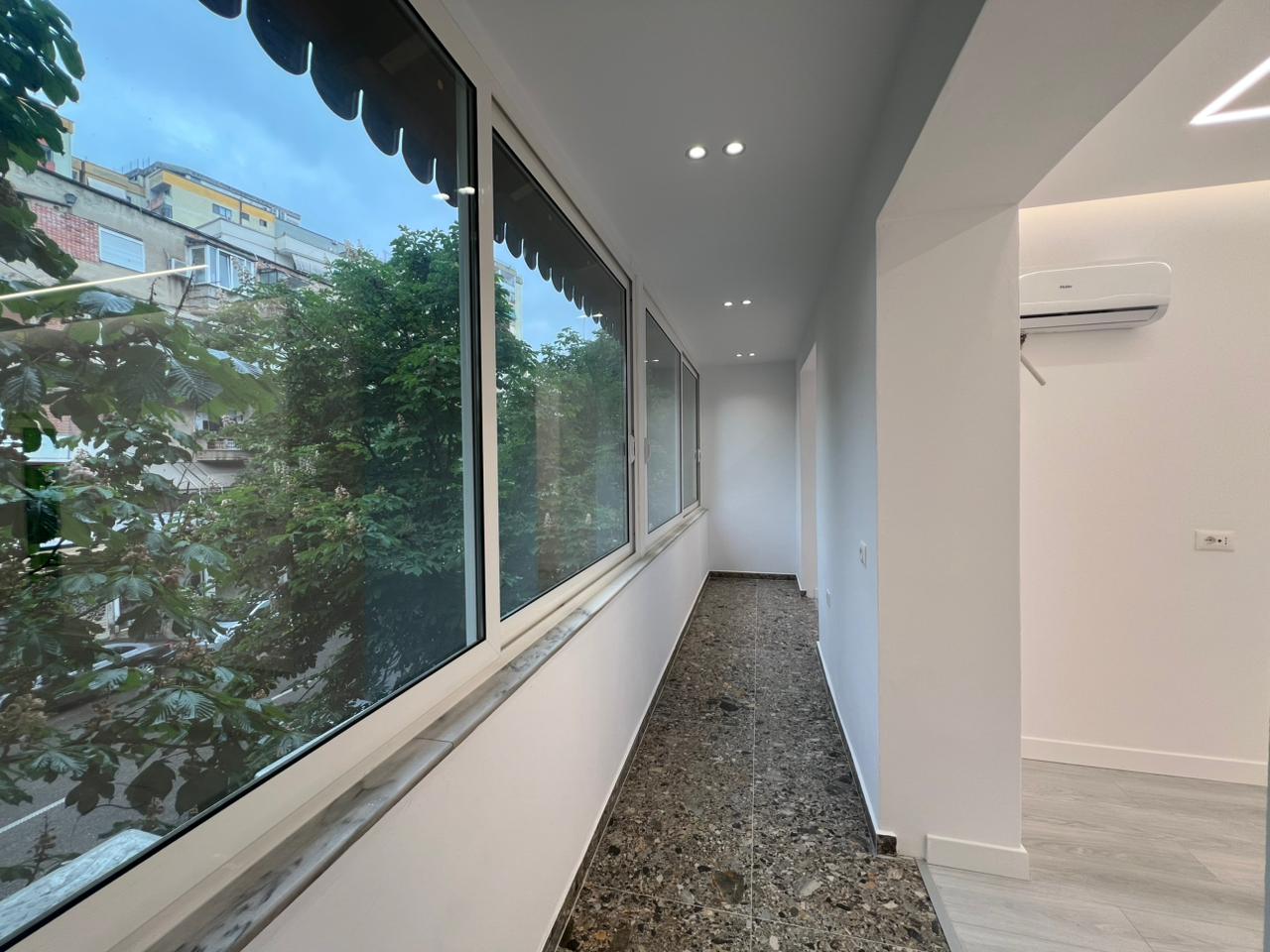For Rent Business Premises on Barrikadave Street, just a 5-minute walk from Skanderbeg Square, Tirana. 2