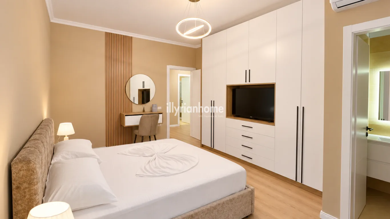 JEPET ME QIRA | APARTAMENT 2+1 + GARAZH | PRANË XHAMISË SË SELITËS- I Restauruar dhe i Mobiluar - Image 9
