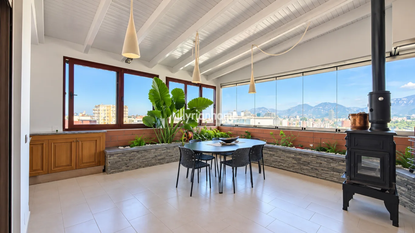 PENTHOUSE PREMIUM ME QIRA | PRANË KOPSHTIT BOTANIK DHE LIQENIT ARTIFICIAL, TIRANË - Image 2