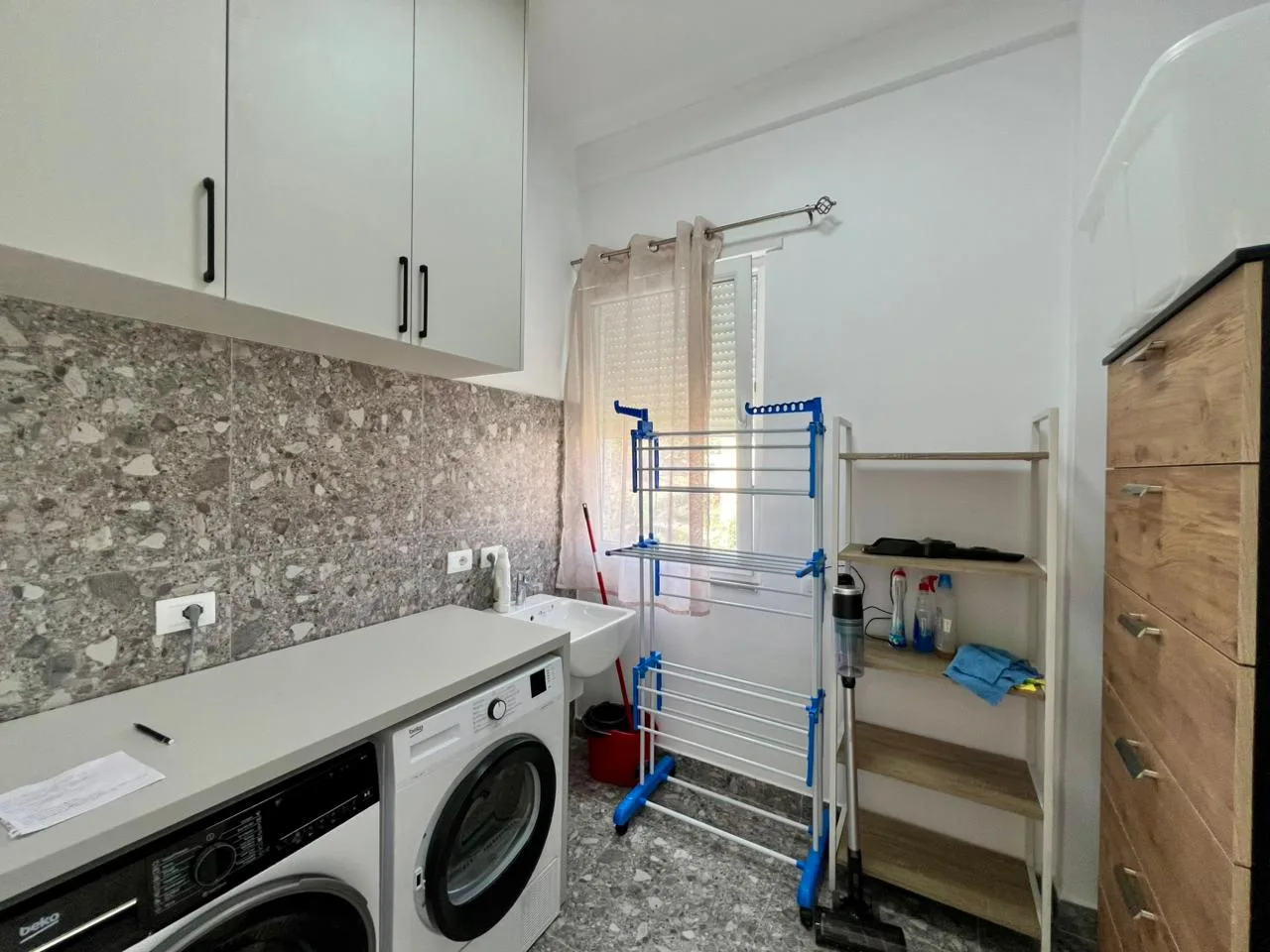 Zur Miete, 3-stöckige Villa "Mjull Bathore", Tirana - Image 5