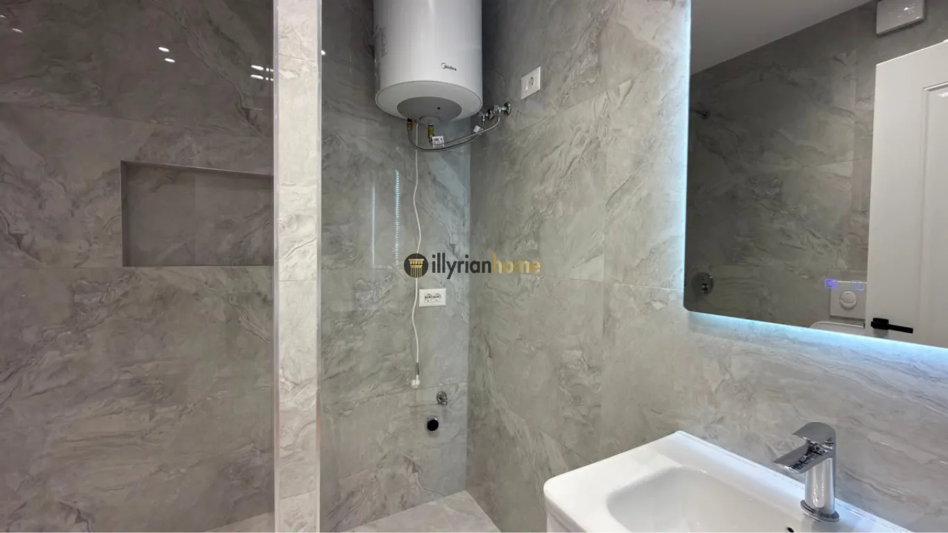 For sale, renovated 1+1 apartment with balcony and high-quality finishes on Fadil Bodinaku Street, former Tiranë e Re Final Station – Nisharakut Bridge. - Image 5