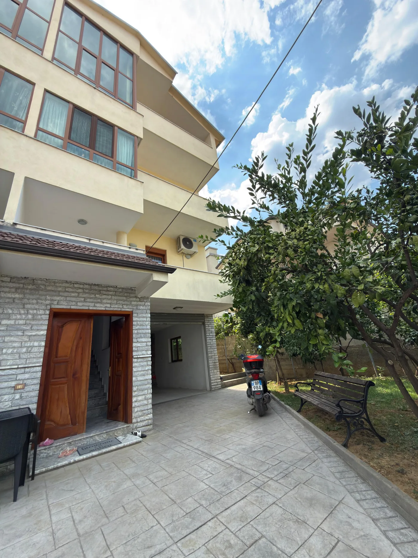 Shtëpi private me qira | Ideale për familje, diplomatë dhe staf ndërkombëtar | 3 parkime - Image 11