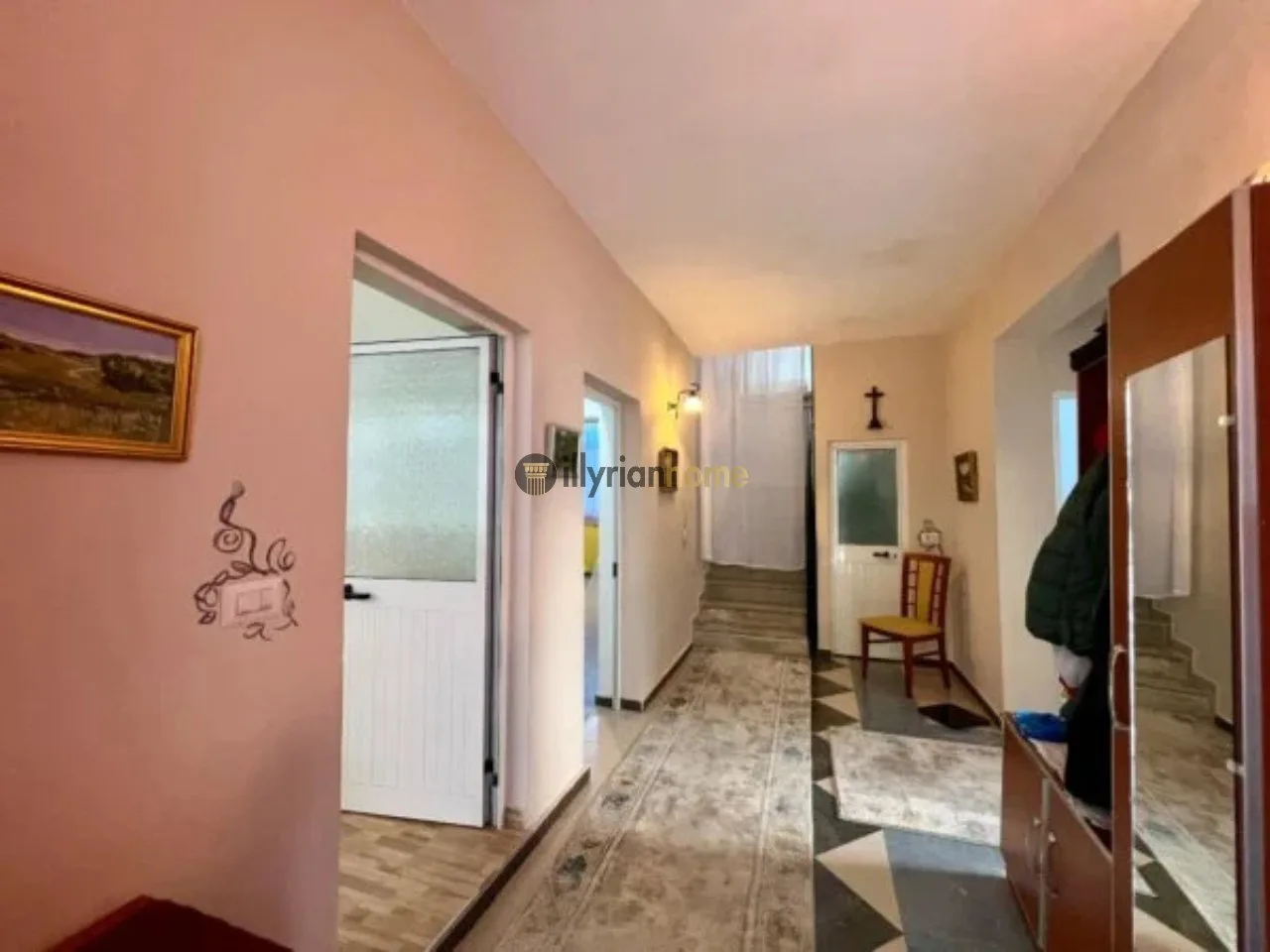 Propriedade exclusiva, casa de dois andares à venda em Bregdet, com quintal privado — um raro investimento em Shkëmbi de Kavajë 9
