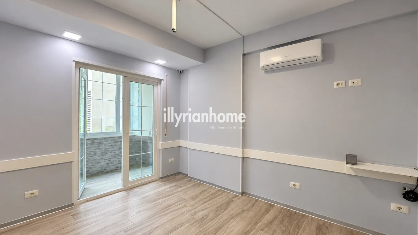 EKSKLUZIVE | JEPET ME QIRA AMBIENT ZYRE MODERN – PËRBALLË MATERNITETIT TË RI “KOÇO GLOZHENI”, TIRANË - Image 5