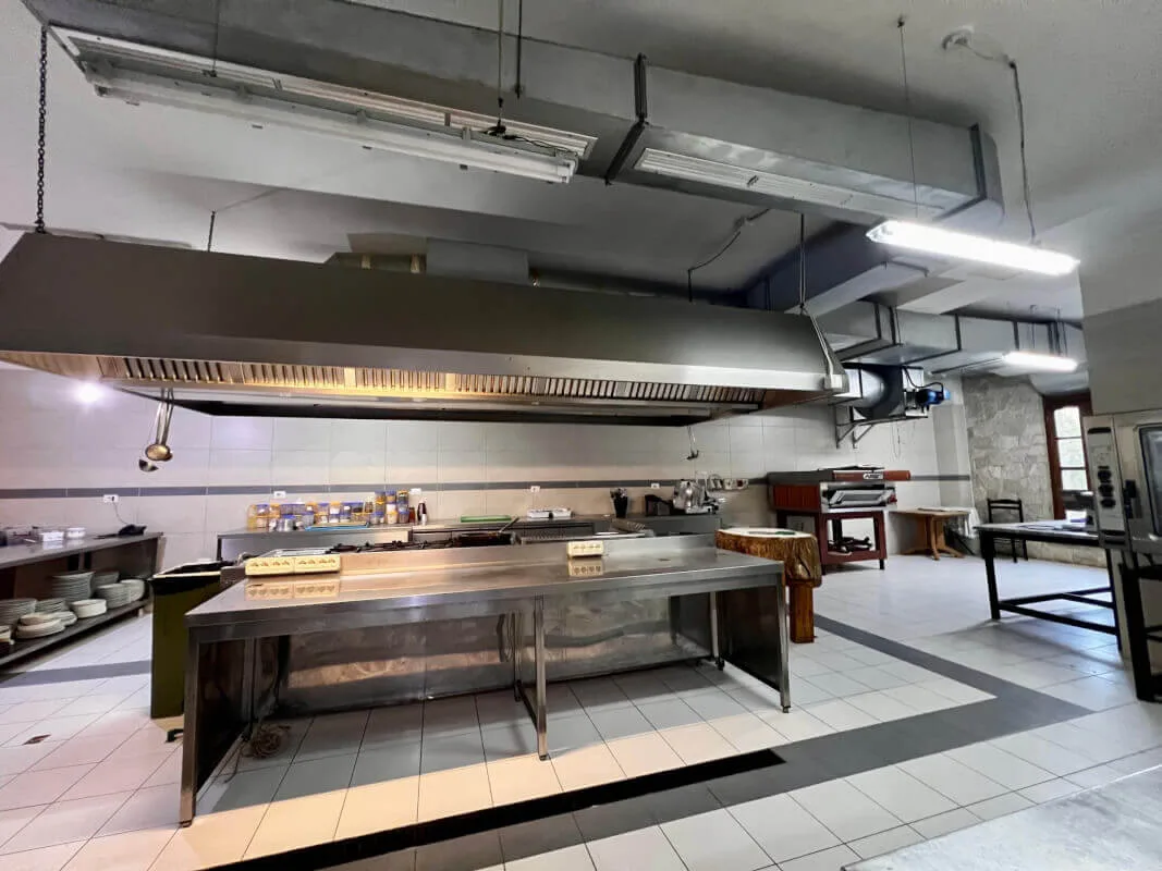 Zum Verkauf, Hotel mit 4 Stockwerken + Restaurant, Mali i Dajtit – Tirana - Image 22