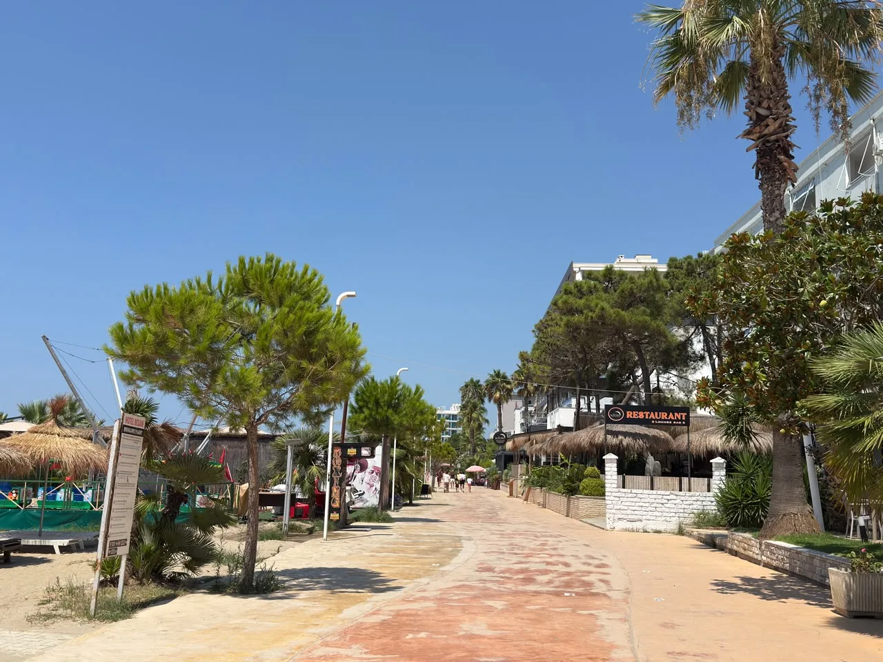 Villa exclusiva de dos plantas en venta en Bregdet con jardín privado — una inversión excepcional en Shkëmbi de Kavajë