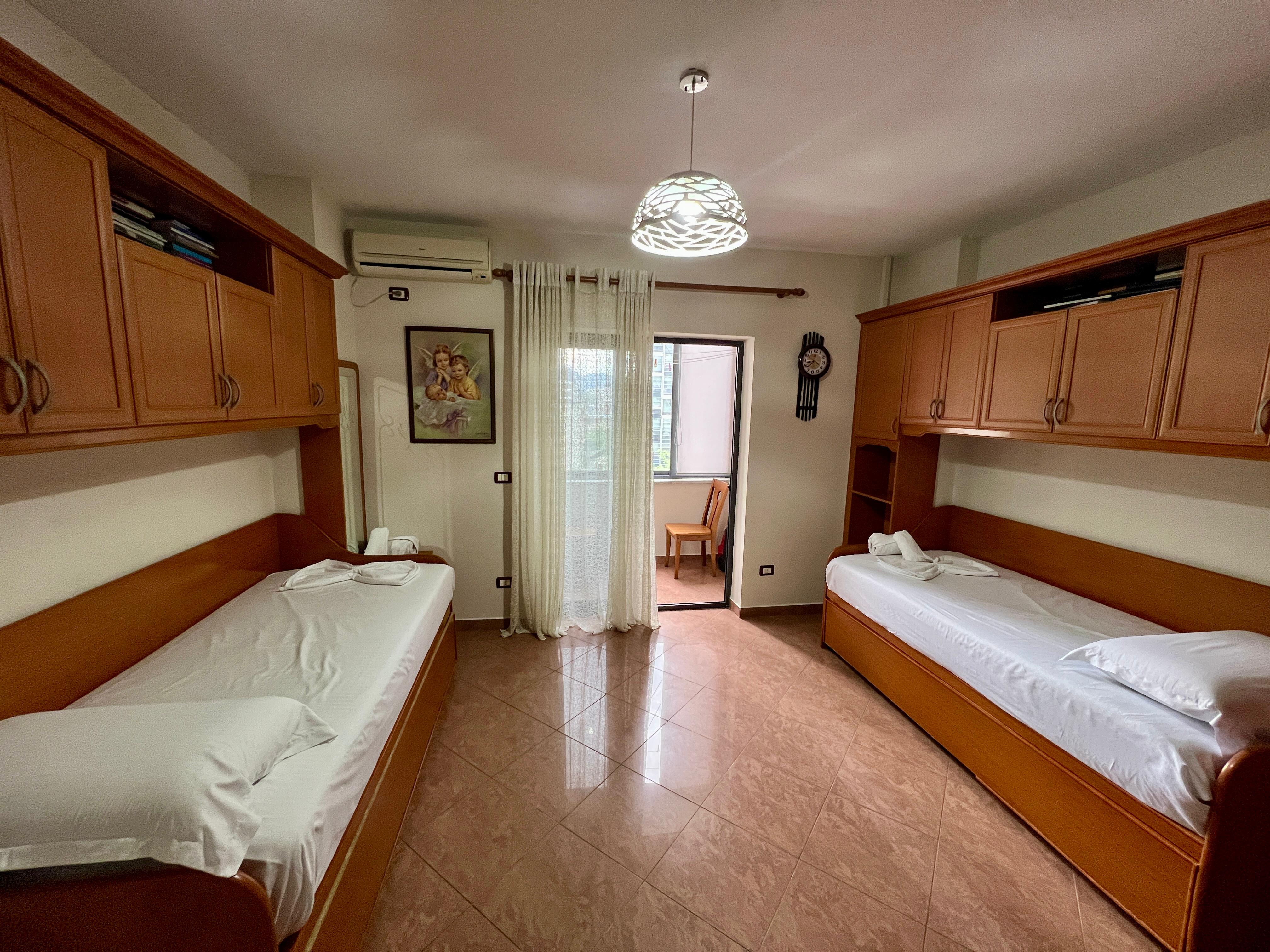 For rent, 2+1+2 apartment with 2 bathrooms, Rruga e Kavajës, Tirana. 8