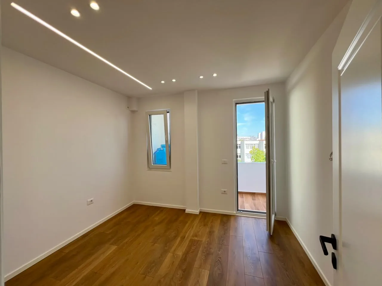 Shitet, Apartament 2+1 rruga ”4 Dëshmorët”, Tiranë. - Image 6