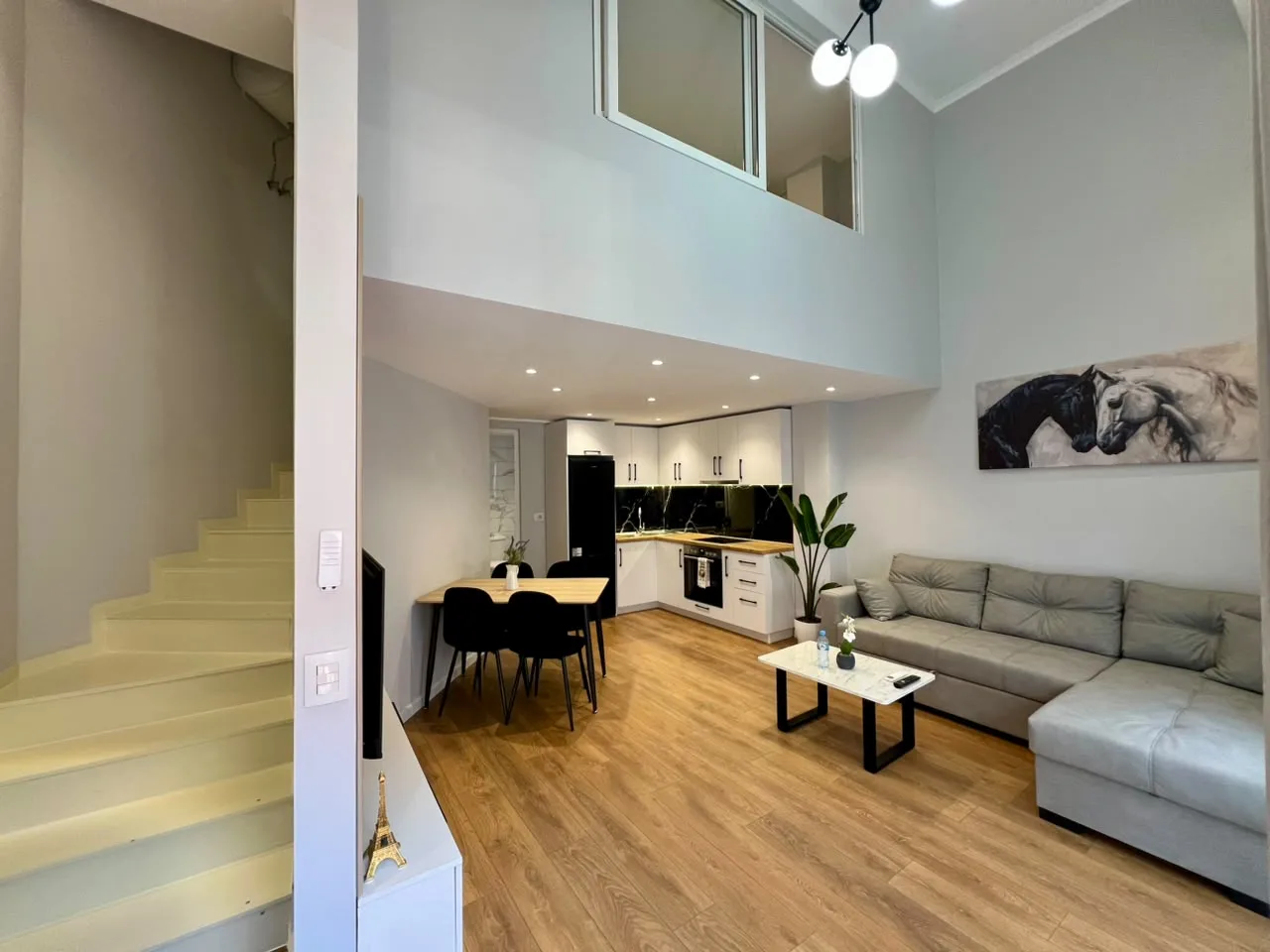 Shitet Duplex Luksoz, Gati për Banim ose Airbnb, pranë Liqenit të Thatë - Image 6